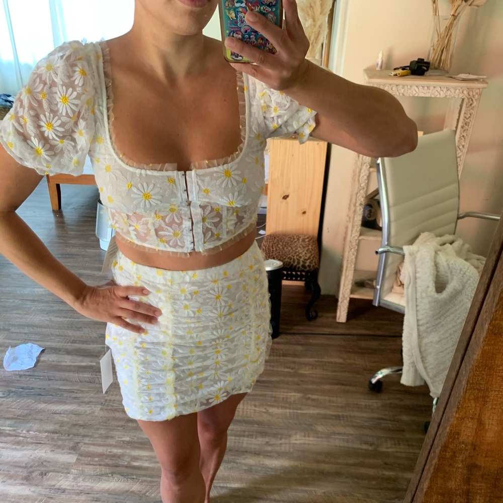 For love and lemons daisy set